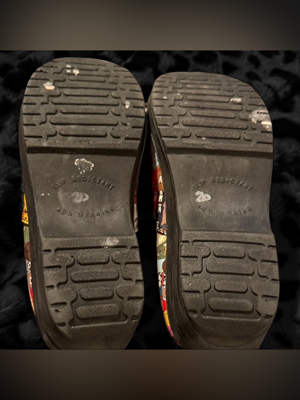👟 Easy Works by Easy Street Lyndee Women’s Slip-Resistant Clogs | Dog Print | - Picture 5 of 5